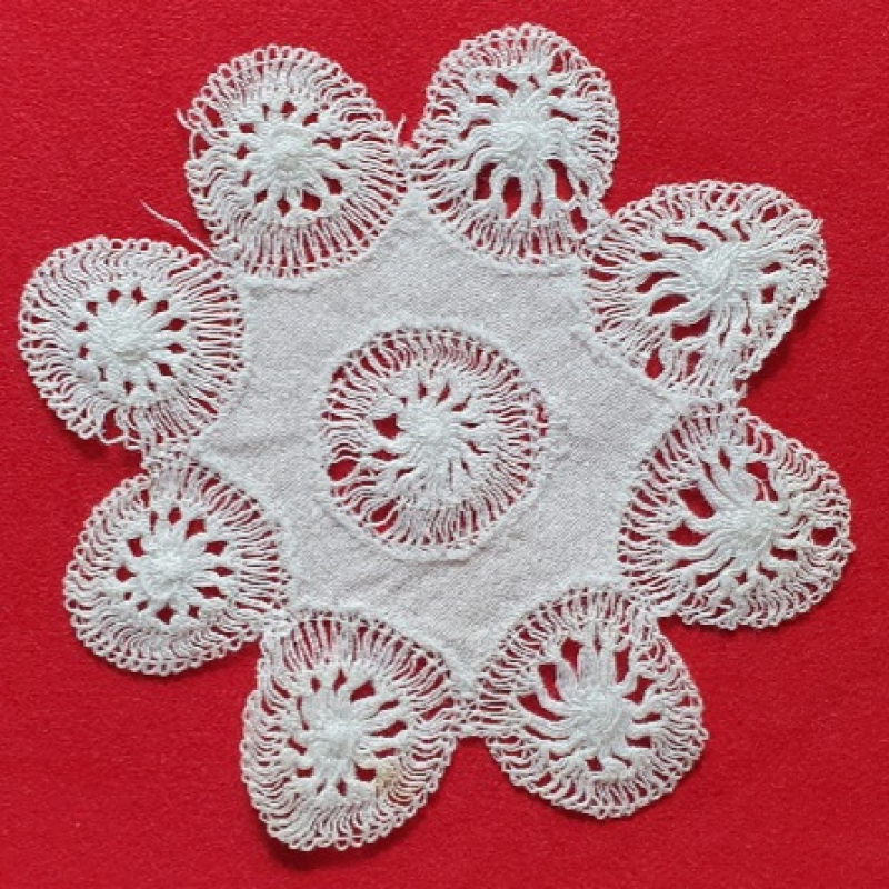 Klein kanten kleedje